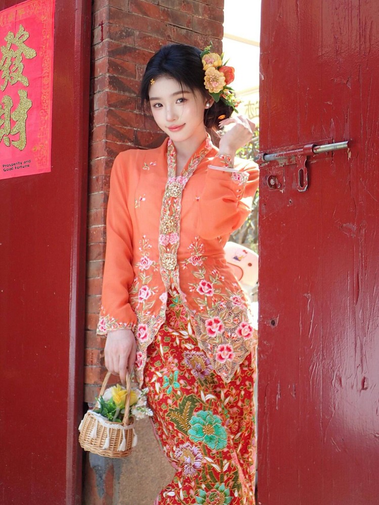 Ethnic Clothing & Online Fashion Store Khaadi Pk - Ethnic Dai Women's Clothing Set Floral