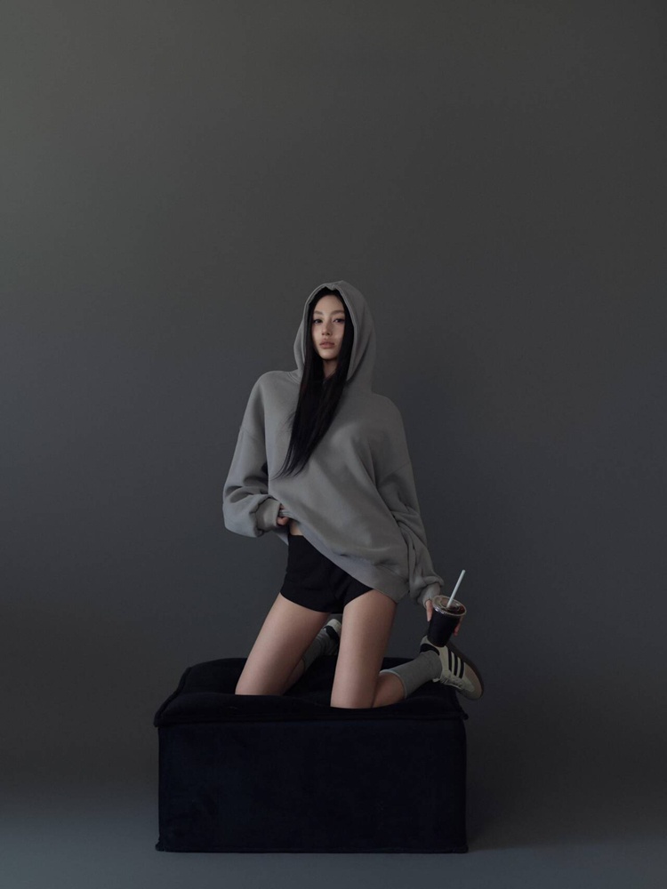 Gray Mood Portrait Theme Photo - Ethnic Fashion Studio 评论和价格