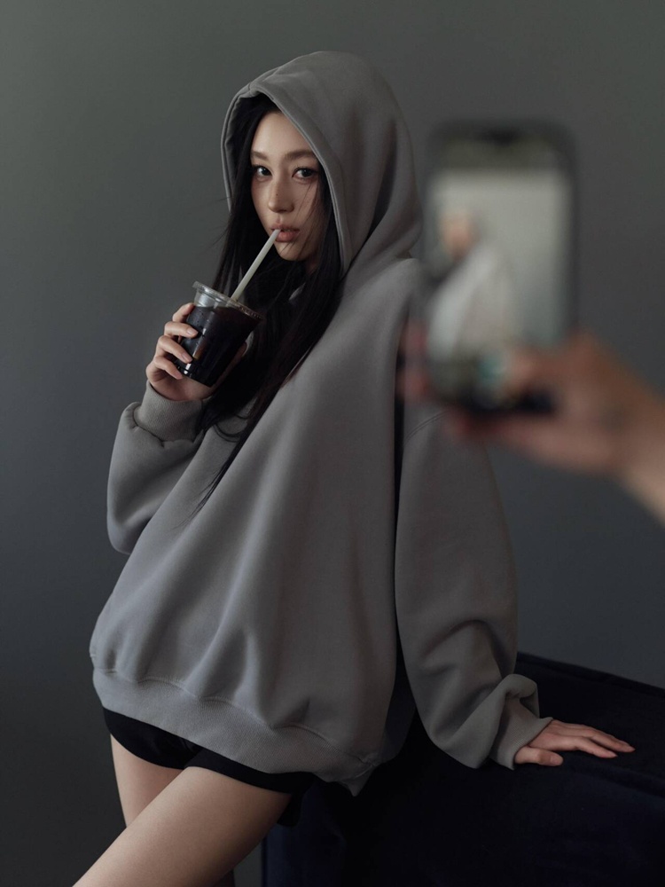 Gray Mood Portrait Theme Photo - Ethnic Fashion Studio 评论和价格